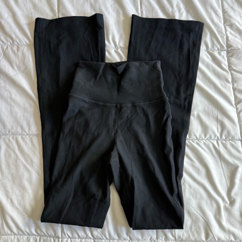 ECHT High-Waisted Bell Bottom Leggings